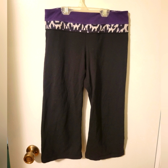 Lululemon Crops - Picture 1 of 3